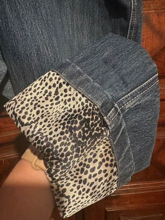 Marianne Denim - 22 Marianne Denim Jean Capris Satin Cheetah print cuffs Stretchy Fun!